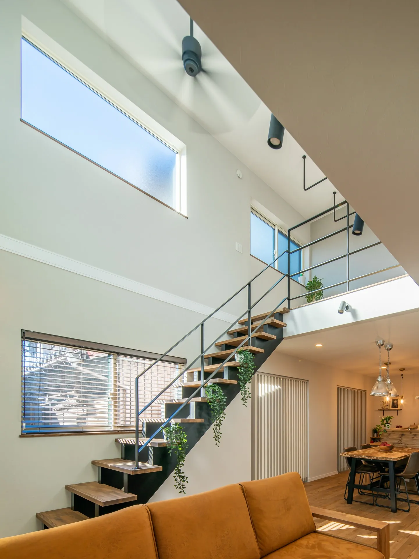 このリビング、思わず深呼吸したくなる